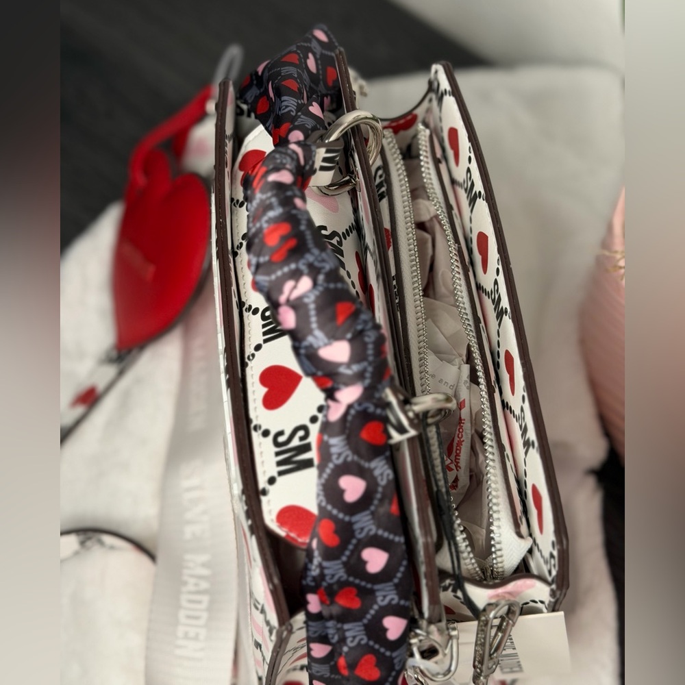 Steve Madden Valentine’s Day Hearts white crossbody purse bevelyn handbag - Picture 12 of 12